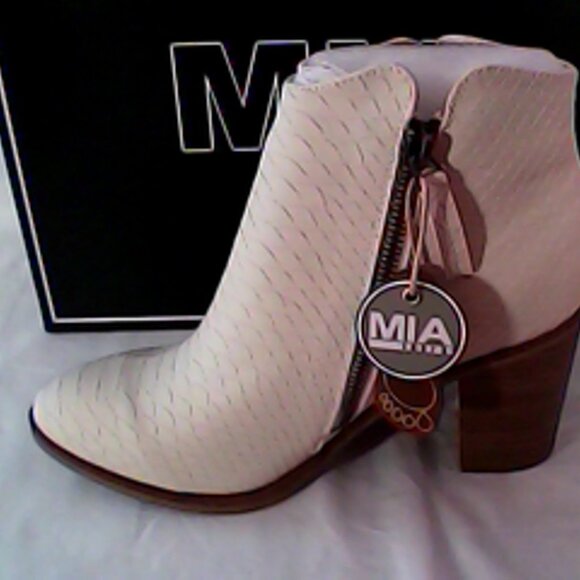 Mia Barby Ivy Faux Leather Textured Booties Size 7M NIB - Picture 5 of 9